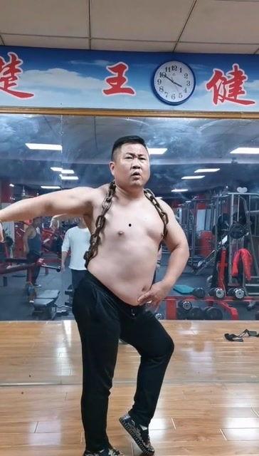 搞笑健身舞蹈,快乐塑形两不误！